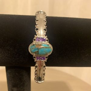 Beautiful bar bangle style bracelet NWT